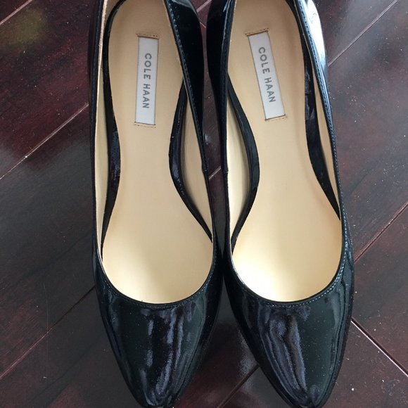 Size 5 brand new cole hann black heels - Picture 2 of 2